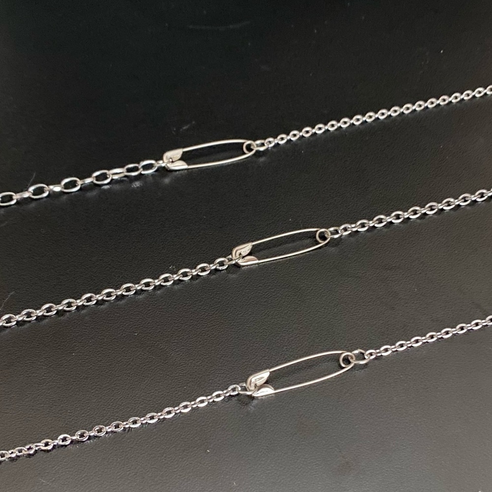 Safety pin necklace 🧷 (FREE with purchase)
